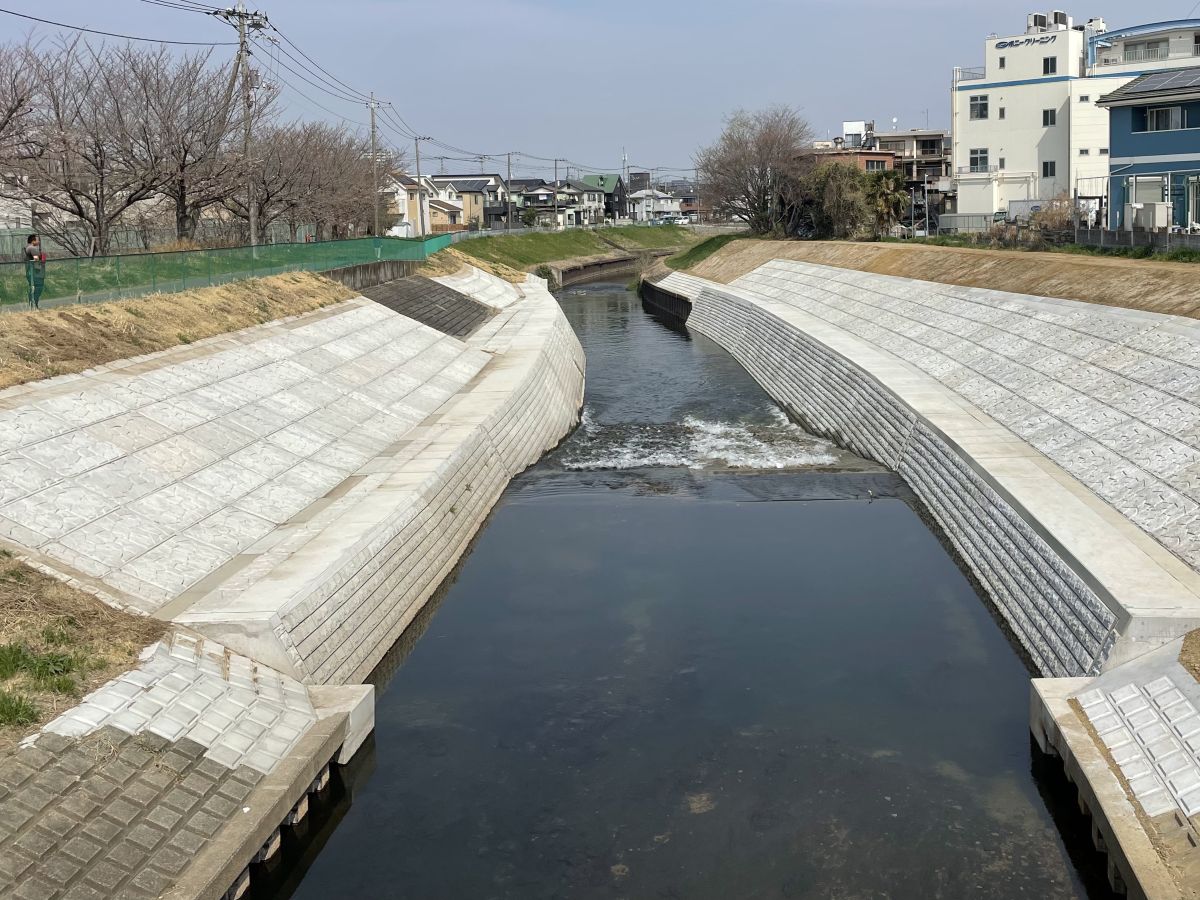 総選除)2627河川改修(水辺)工事(黒目川・落差工)
