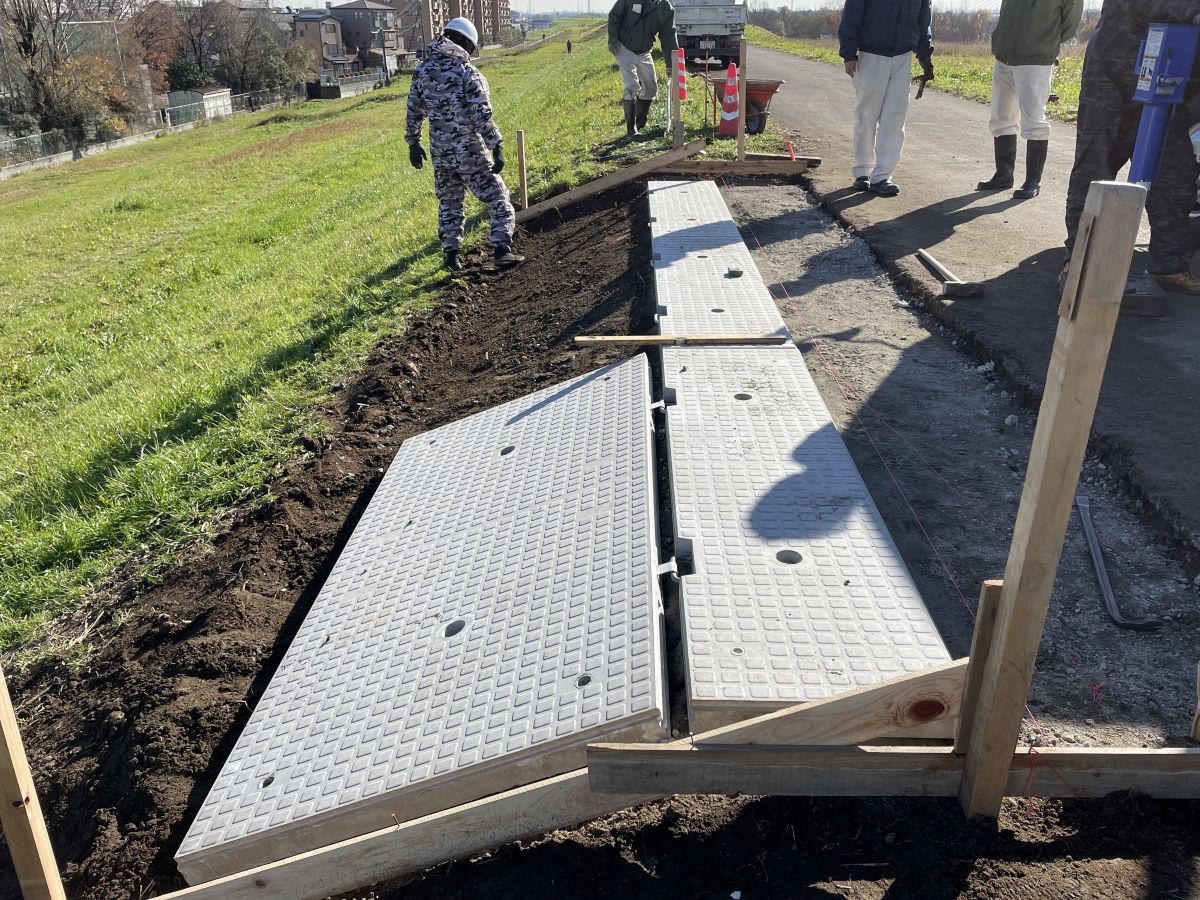 R4西浦和管内左岸維持工事