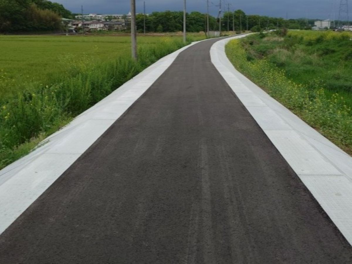 河川改修工事(九十九川天端舗装工その2)