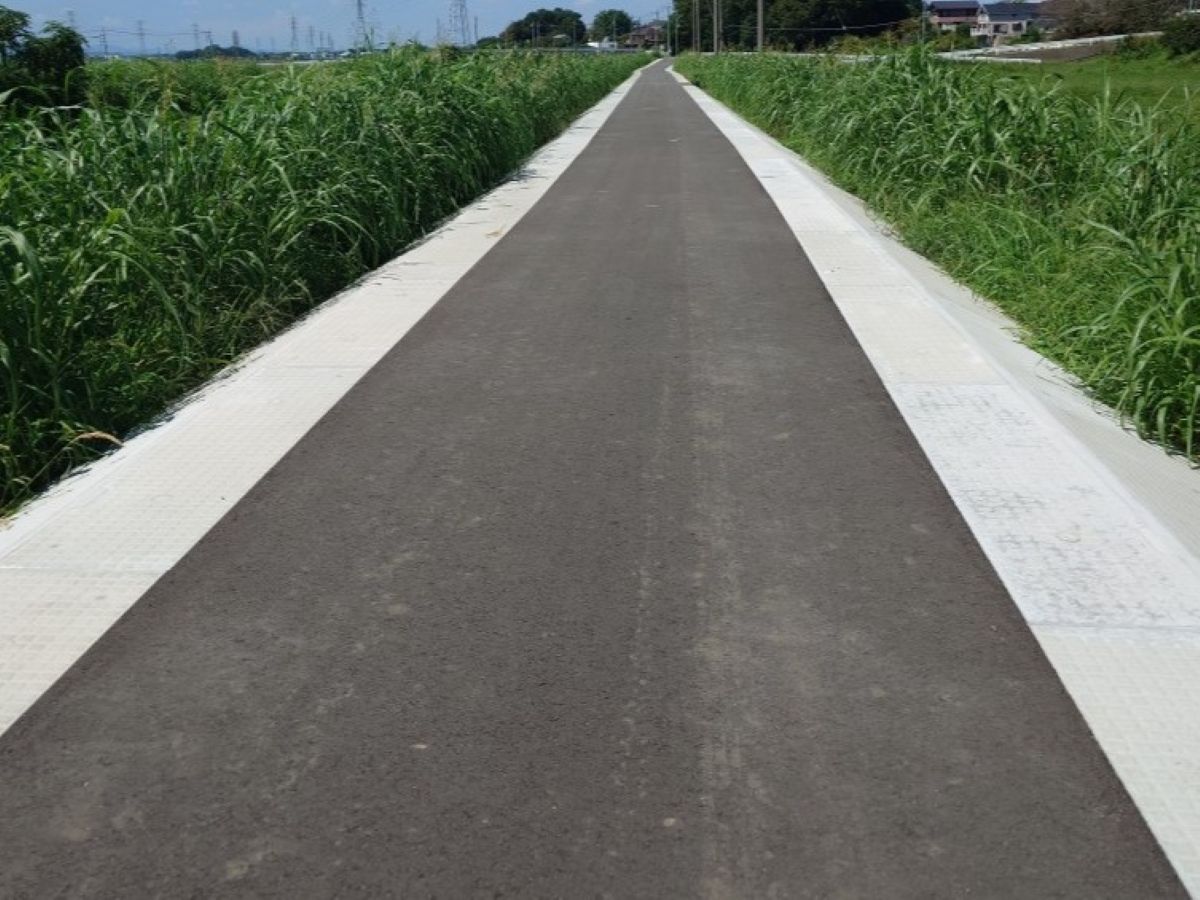 社資(河川)工事(新江川天端舗装工その1)
