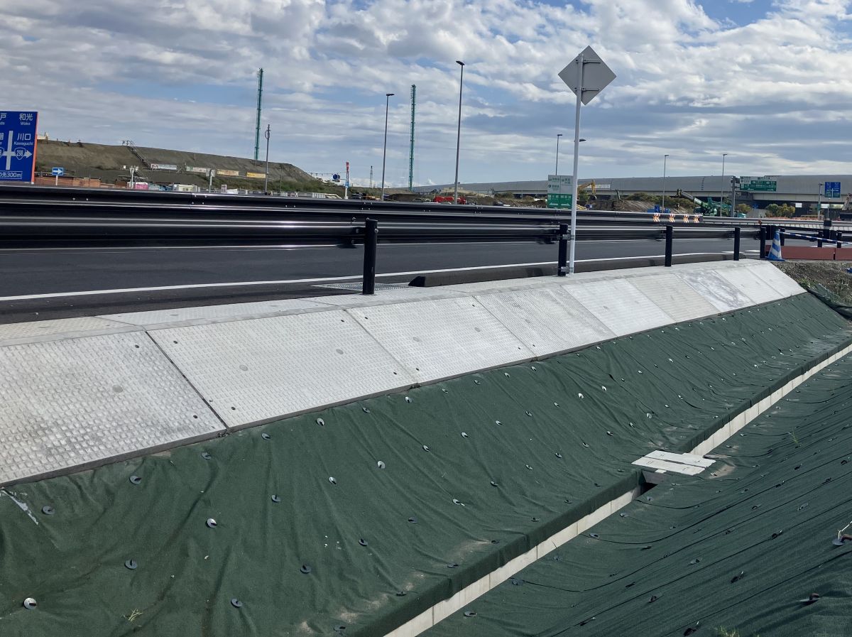 R6国道4号東埼玉道路(専用部)八潮地区改良舗装その1工事