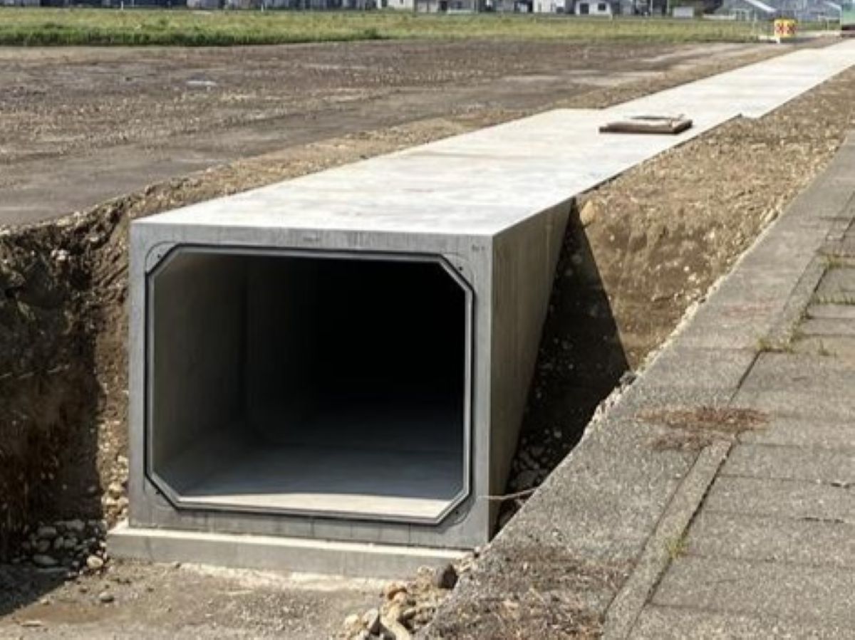 (公園)野々市中央公園拡張整備事業　郷用水振替工事