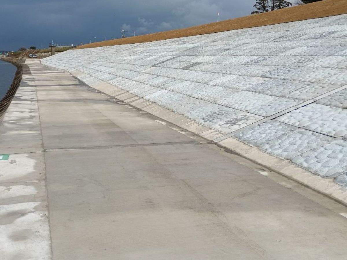 九頭竜川定広地区下流堤防拡築工事